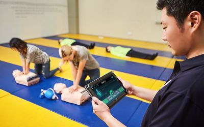 Mô hình hồi sức tim phổi (CPR) kèm phần mềm đào tạo – đánh giá trên máy tính bảng)